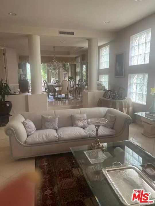 12635 Promontory Rd, Los Angeles, CA 90049
