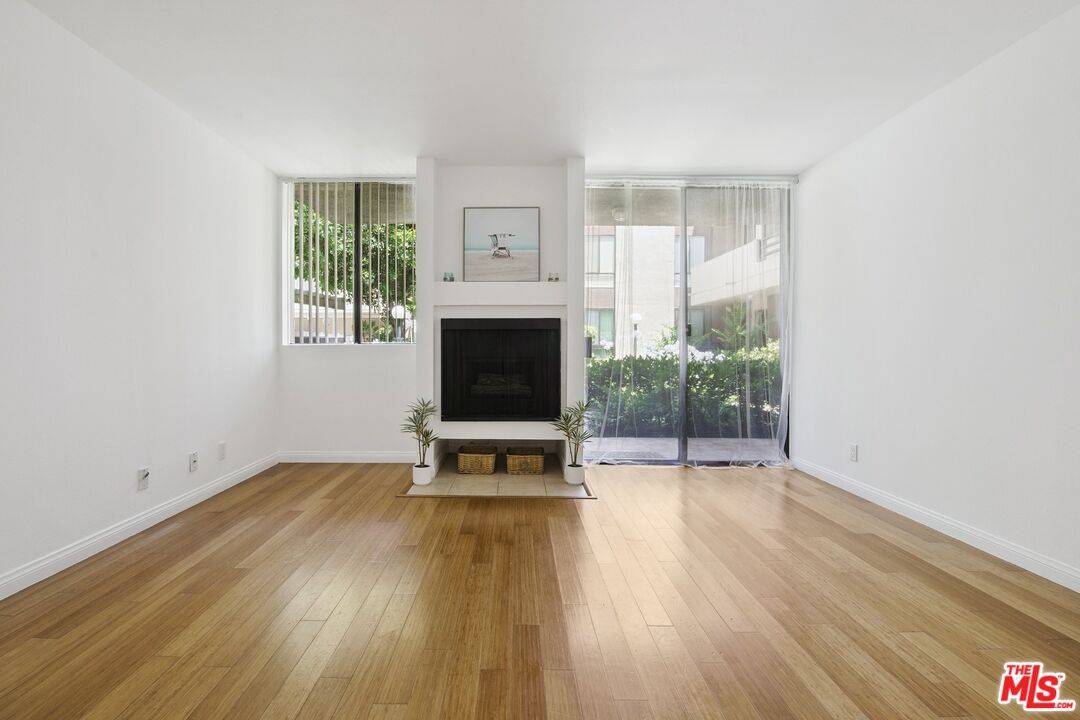 Canoga Park, CA 91304,7826 Topanga Canyon Blvd #103