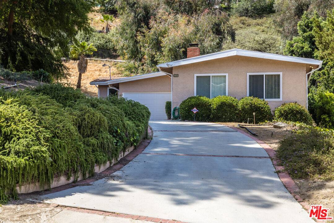 Woodland Hills, CA 91364,22297 Buena Ventura St