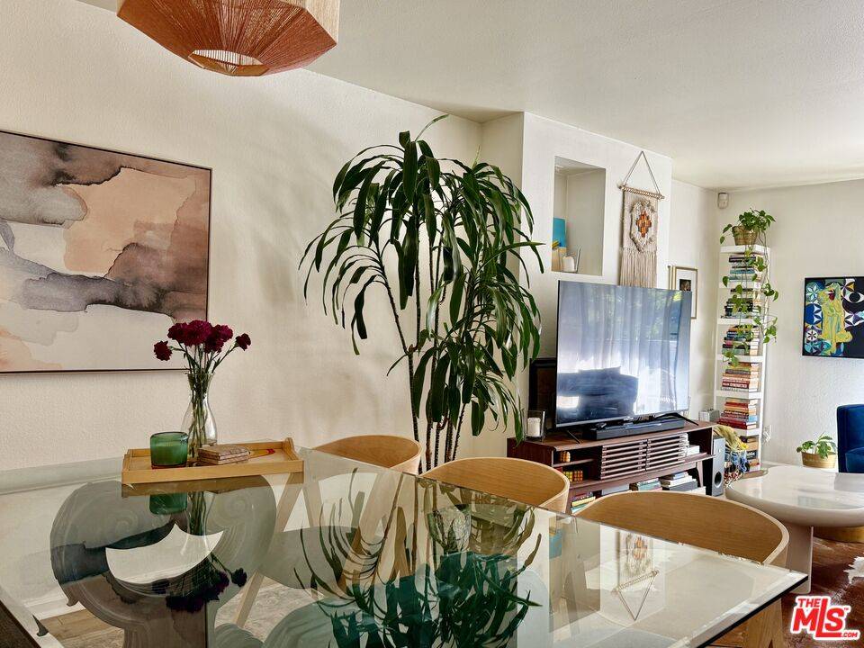 Los Angeles, CA 90068,1940 N Highland Ave #29