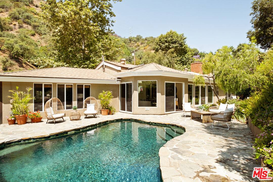 3588 Mandeville Canyon Rd, Los Angeles, CA 90049