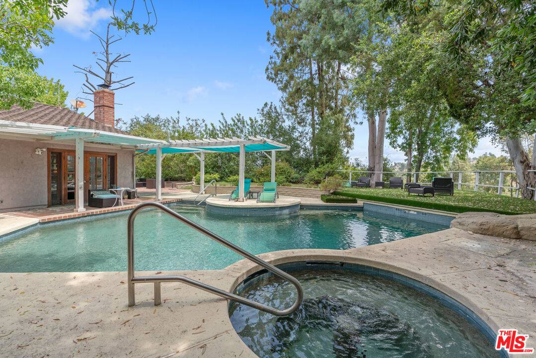 Tarzana, CA 91356,4126 Ellenita Ave