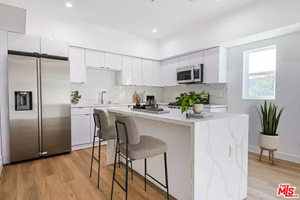 Los Angeles, CA 90029,954 N Kingsley Dr
