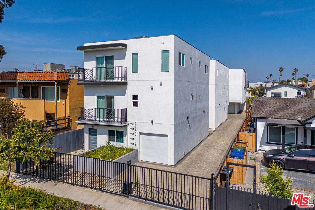 954 N Kingsley Dr, Los Angeles, CA 90029