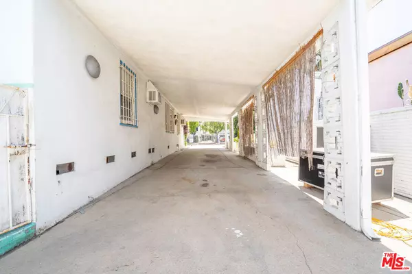 North Hollywood, CA 91606,6447 Whitsett Ave