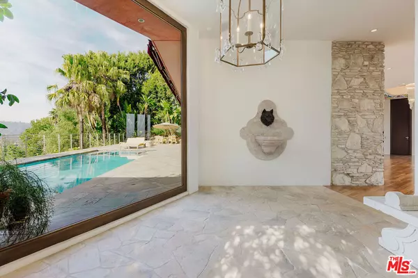 Los Angeles, CA 90077,1111 Bel Air Pl