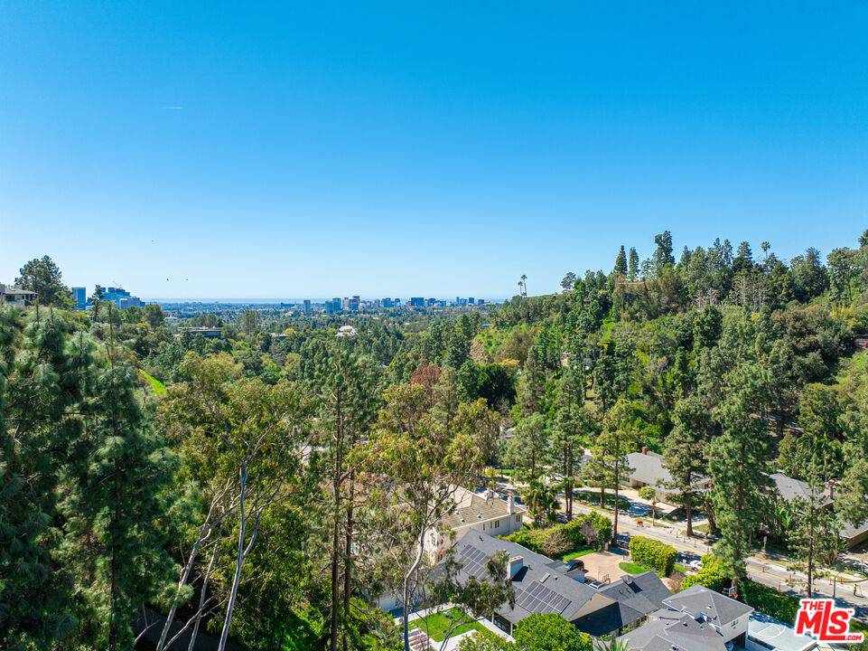 Beverly Hills, CA 90210,1418 Lindacrest Dr