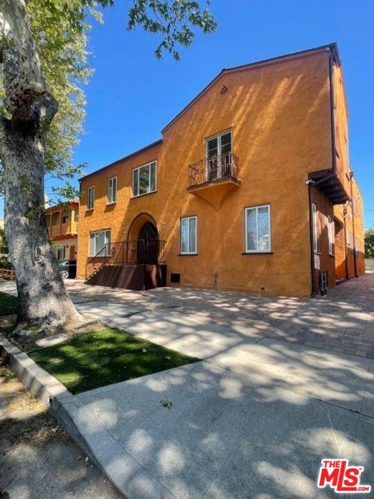 4306 8th Ave, Los Angeles, CA 90008