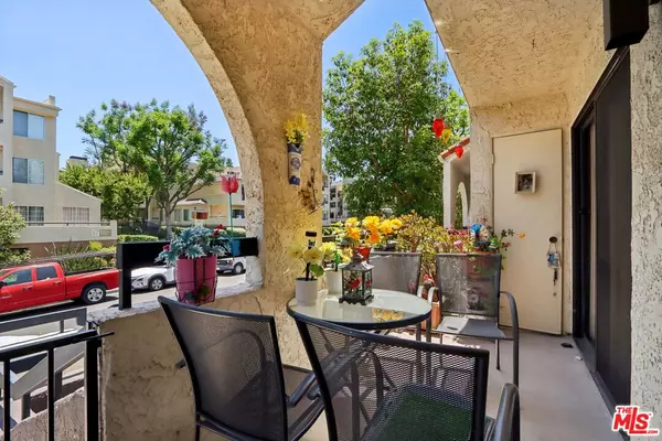 Woodland Hills, CA 91367,21620 Burbank Blvd #9