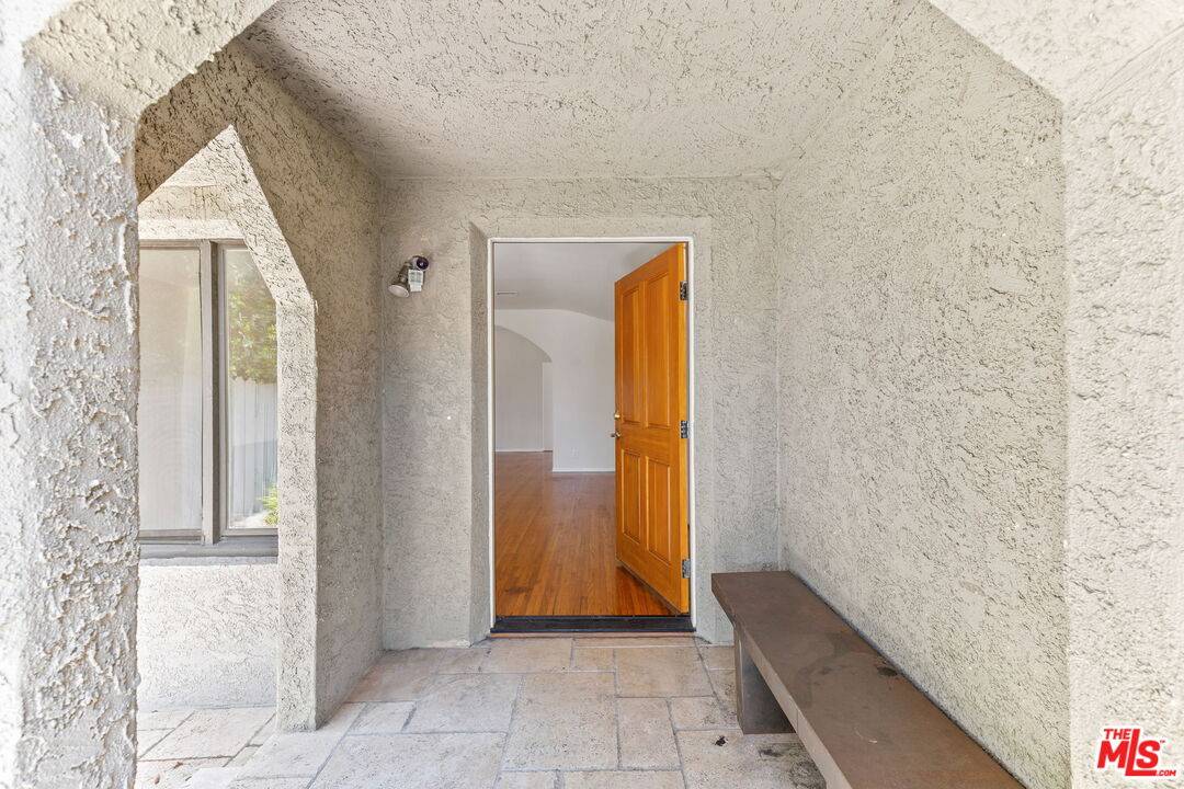 Los Angeles, CA 90025,2148 Veteran Ave