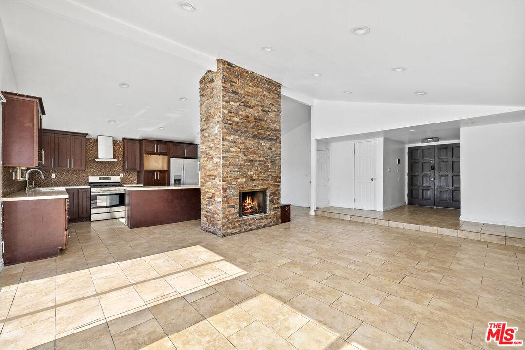 Tarzana, CA 91335,6355 Geyser Ave