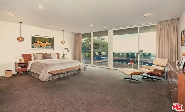 Los Angeles, CA 90069,9263 Swallow Dr