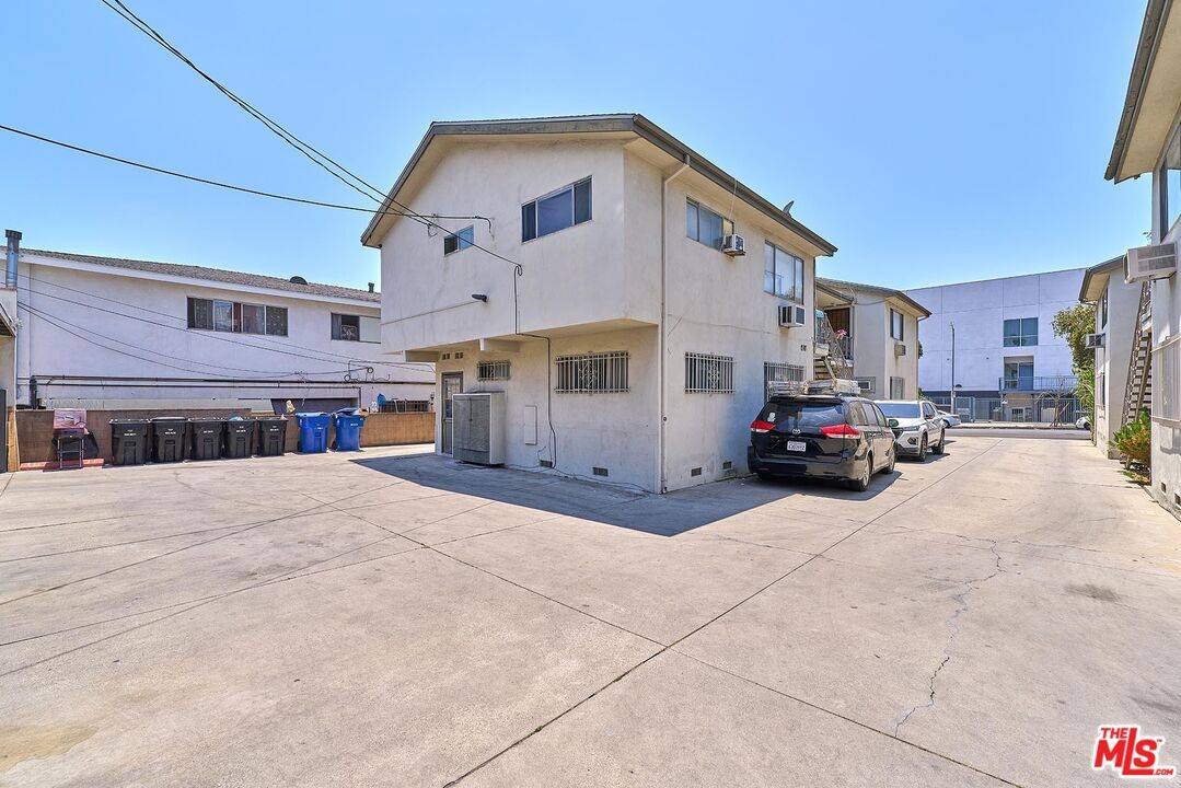 Los Angeles, CA 90006,968 S New Hampshire Ave