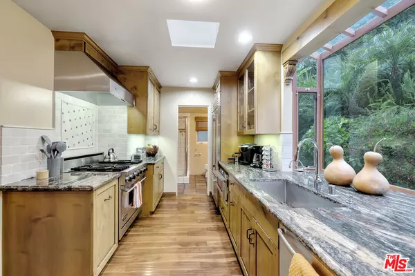 Los Angeles, CA 90068,3425 Oak Glen Dr