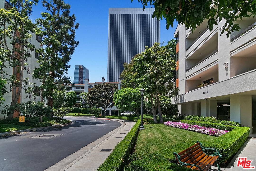 Los Angeles, CA 90067,2132 Century Park Ln #304