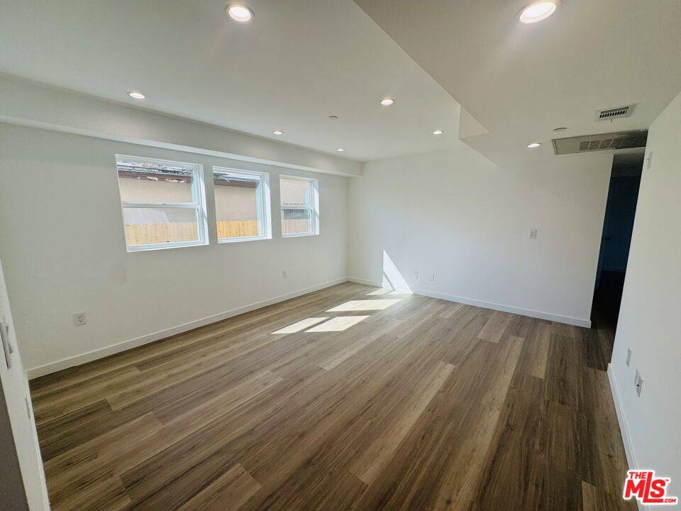 231 85th, Los Angeles, CA 90003