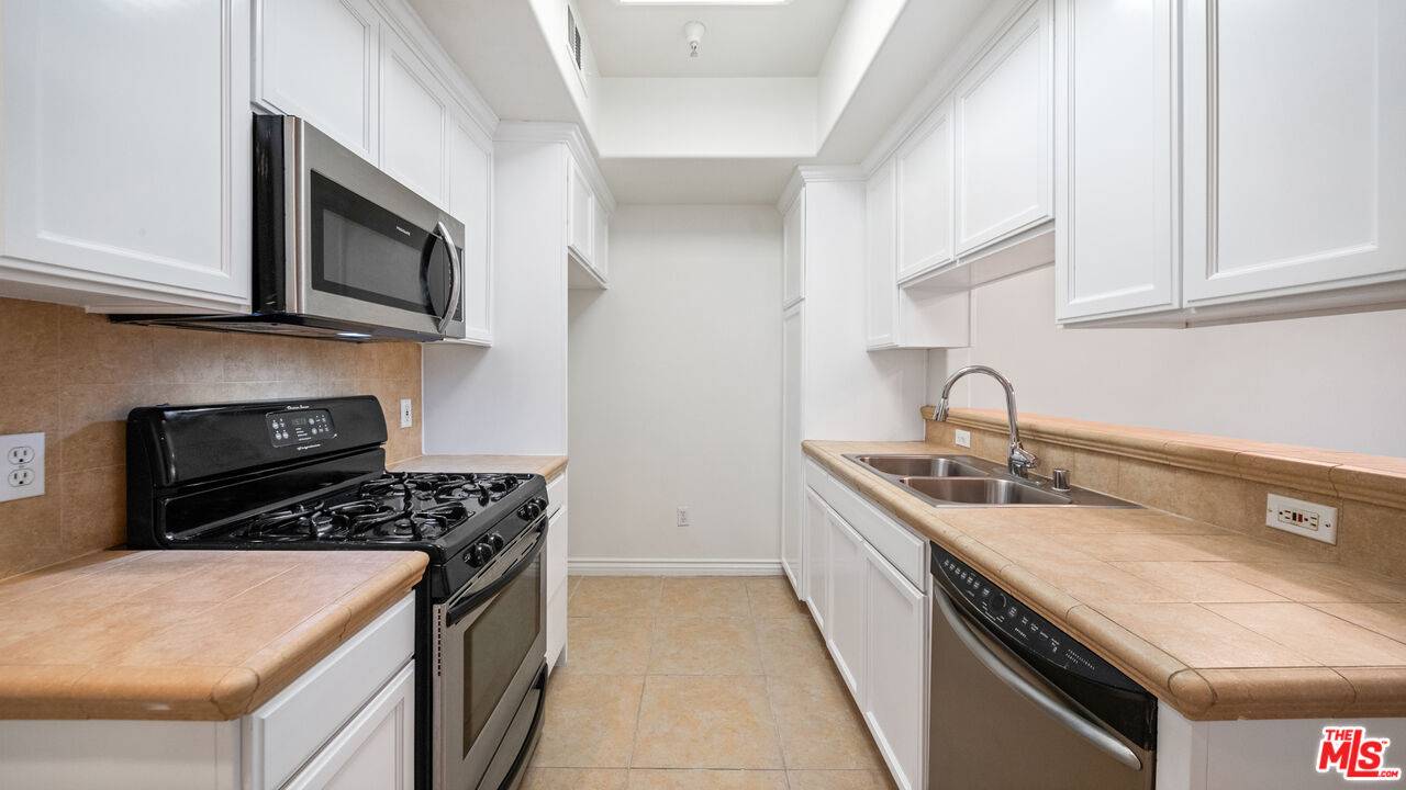 3328 OAKHURST AVE #211, Los Angeles, CA 90034