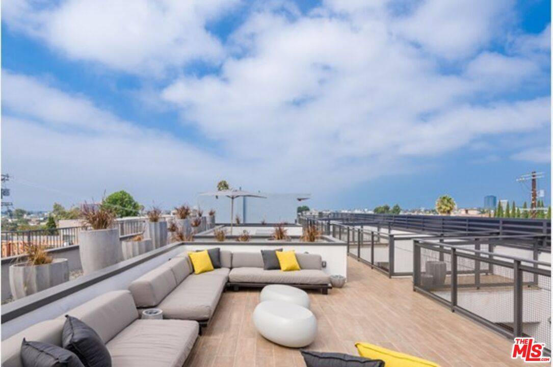 Los Angeles, CA 90025,1831 Sawtelle Blvd #106