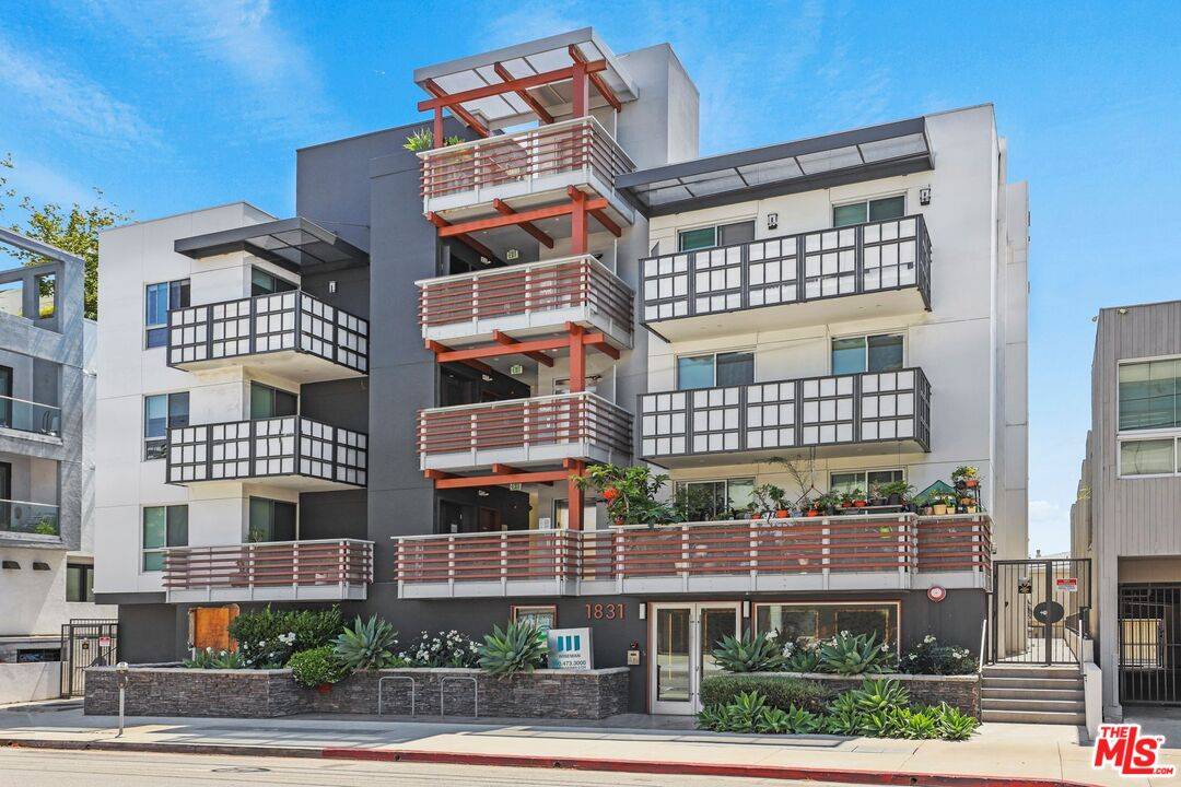 Los Angeles, CA 90025,1831 Sawtelle Blvd #106
