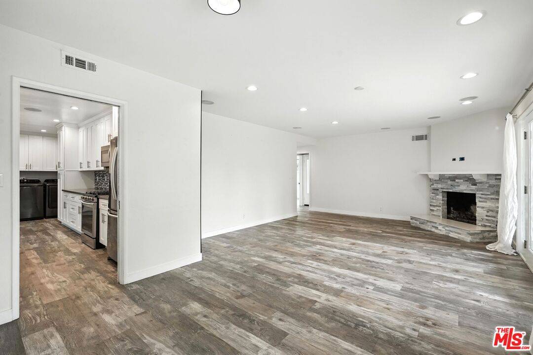 North Hollywood, CA 91606,6137 Laurelgrove Ave