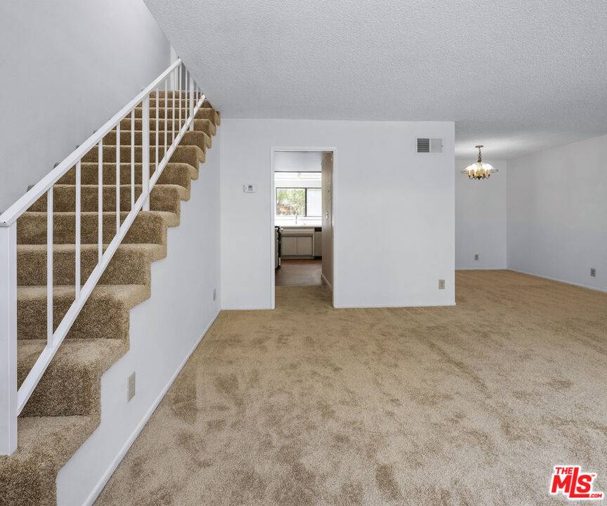 North Hollywood, CA 91605,13211 Vanowen St #9