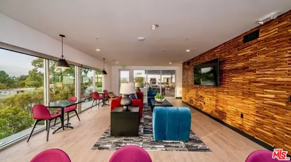 Los Angeles, CA 91602,11036 Moorpark St #309