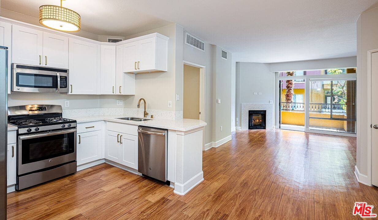 Los Angeles, CA 90036,348 S Hauser Blvd #5-116