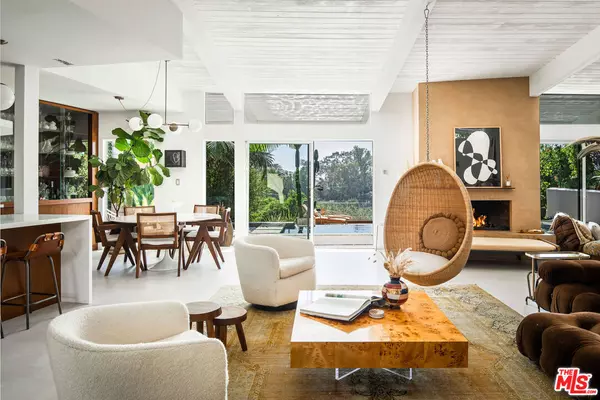 Los Angeles, CA 90046,2102 Ridgemont Dr