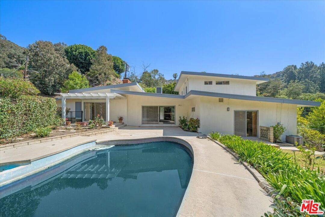 4081 Mandeville Canyon Rd, Los Angeles, CA 90049