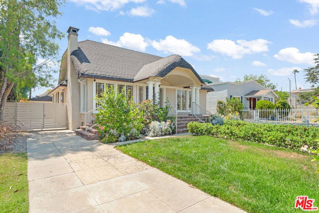 Los Angeles, CA 90019,1107 S St Andrews Pl