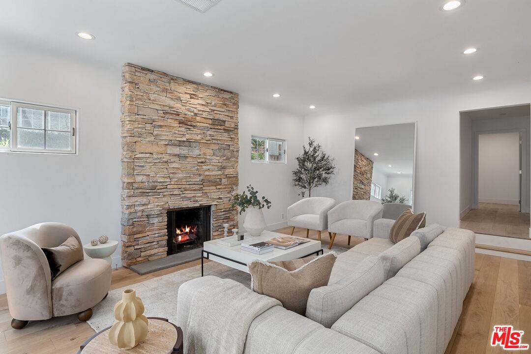 Los Angeles, CA 90064,10436 Cheviot Dr