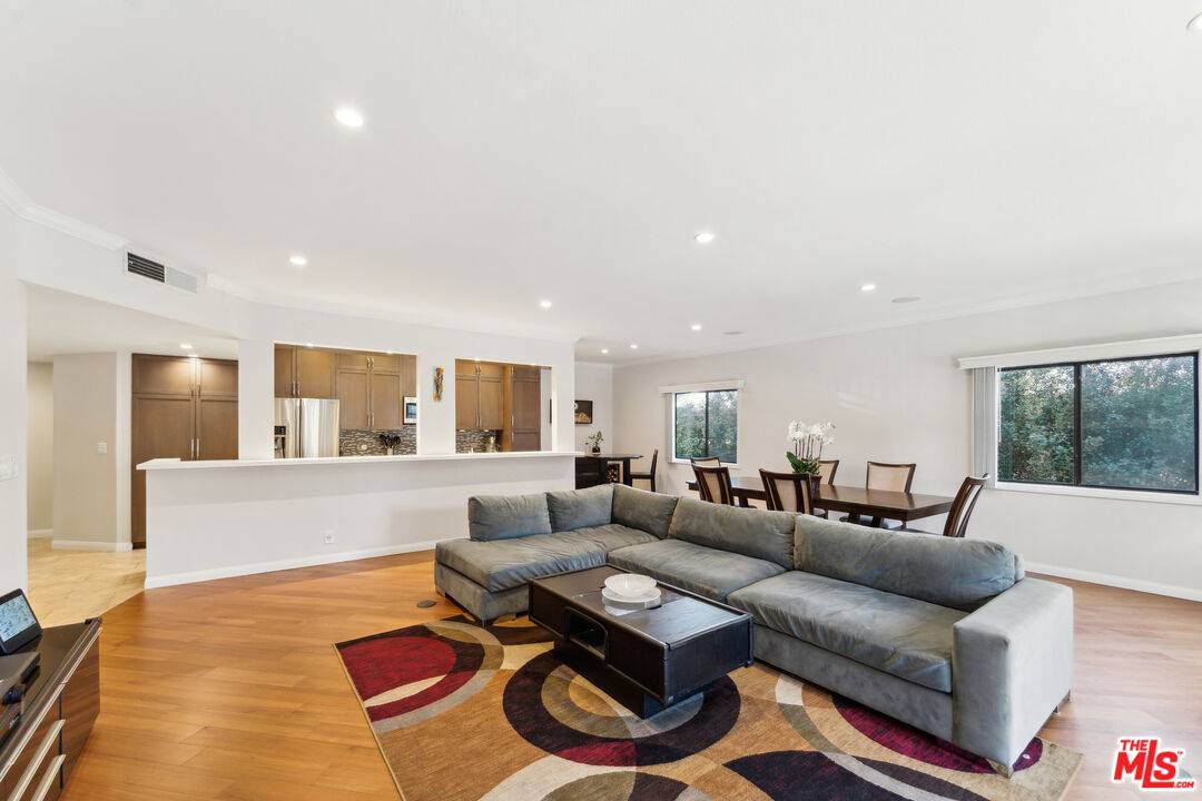 11737 Darlington Ave #202, Los Angeles, CA 90049