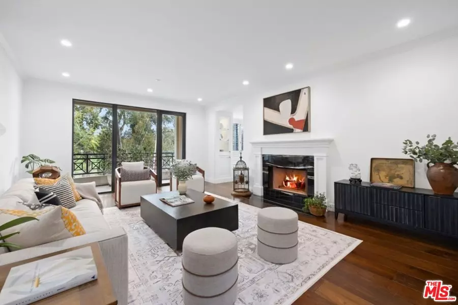 12218 Montana Ave #302, Los Angeles, CA 90049