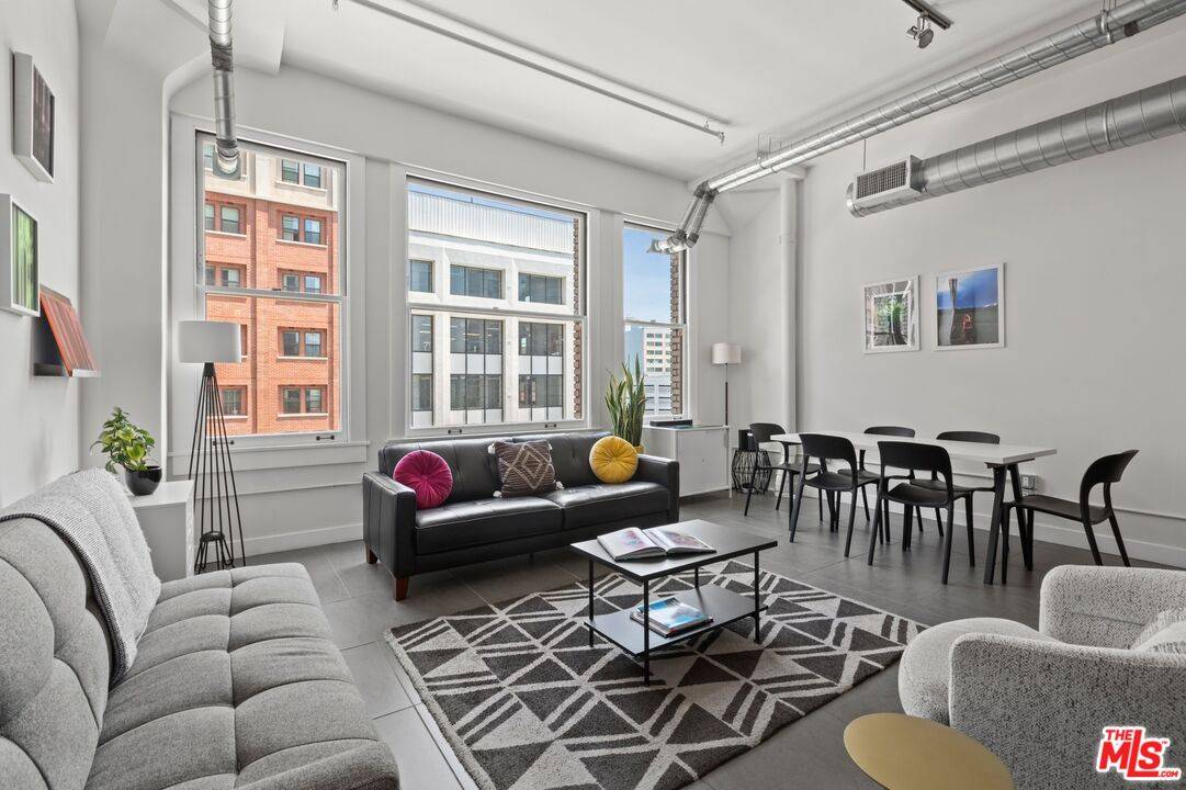 939 S Broadway #505, Los Angeles, CA 90015