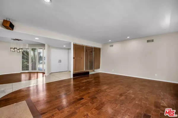 Los Angeles, CA 90056,5503 W 64th St
