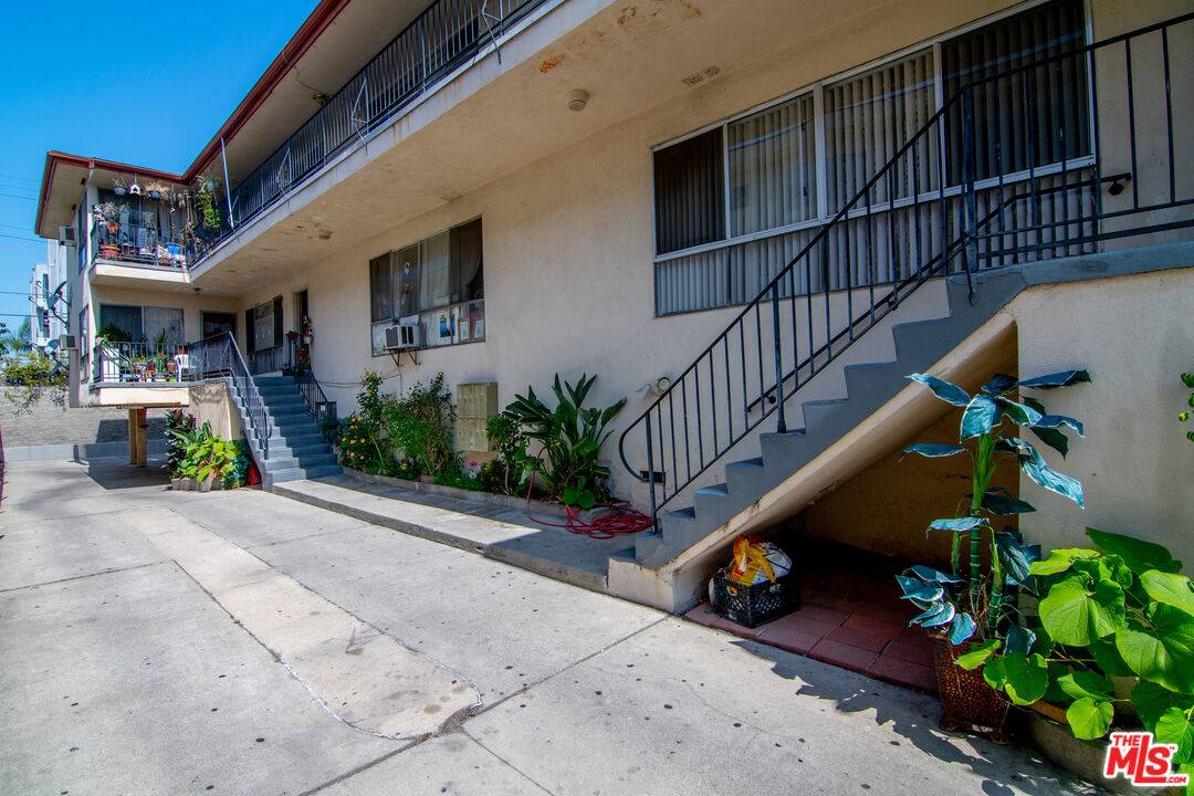Los Angeles, CA 90020,333 S Serrano Ave
