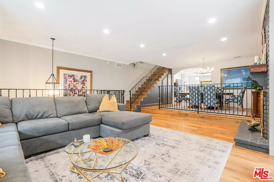 18100 Burbank Blvd #26, Tarzana, CA 91356