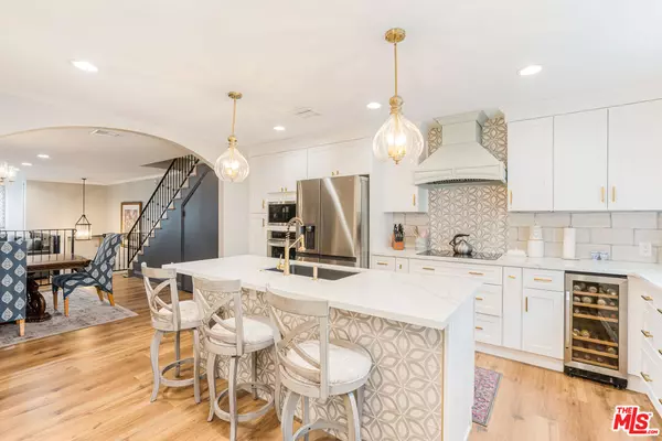 Tarzana, CA 91356,18100 Burbank Blvd #26