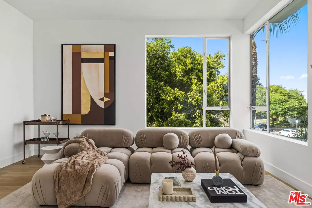 Los Angeles, CA 90019,1801 S Orange Dr