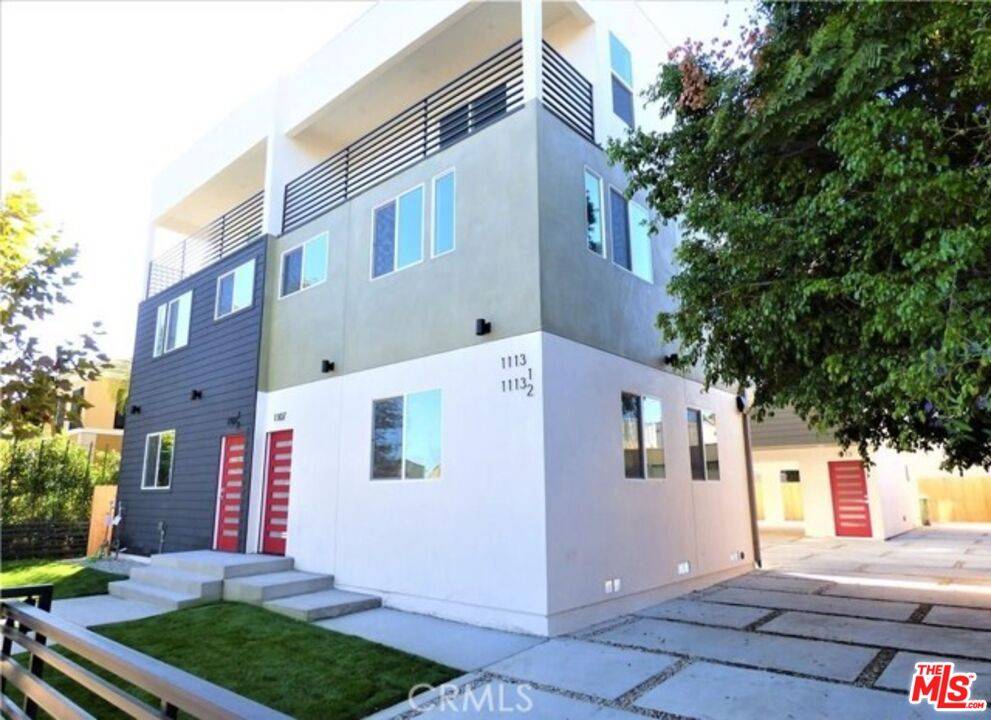 Los Angeles, CA 90019,1113 Carmona Ave