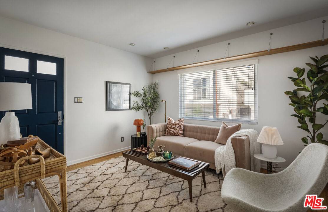 122 Thornton Pl, Venice, CA 90291