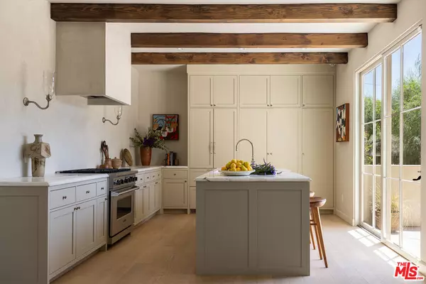 Los Angeles, CA 90027,4228 Los Nietos Dr