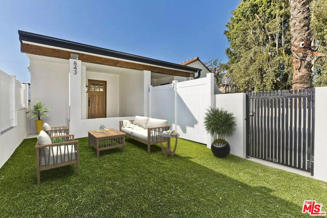 Los Angeles, CA 90046,843 N Formosa Ave