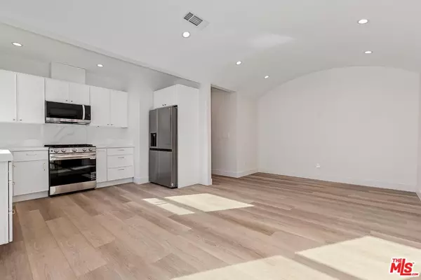 Los Angeles, CA 90046,843 N Formosa Ave