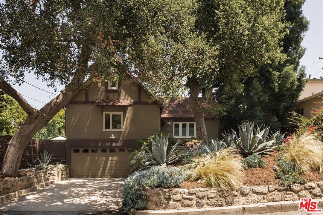 1767 Hillside Dr, Glendale, CA 91208