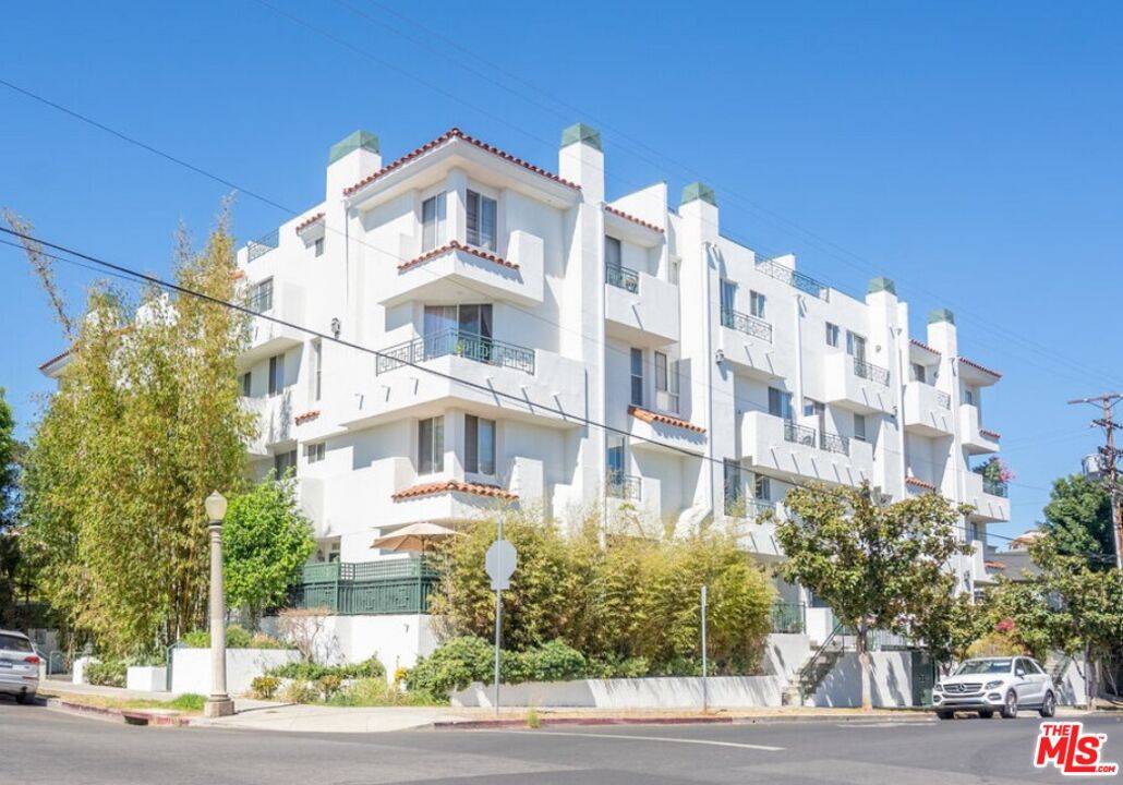 350 S Norton Ave #F, Los Angeles, CA 90020