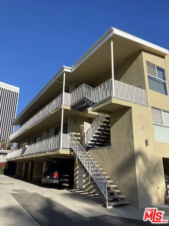 Los Angeles, CA 90036,747 S Curson Ave #4