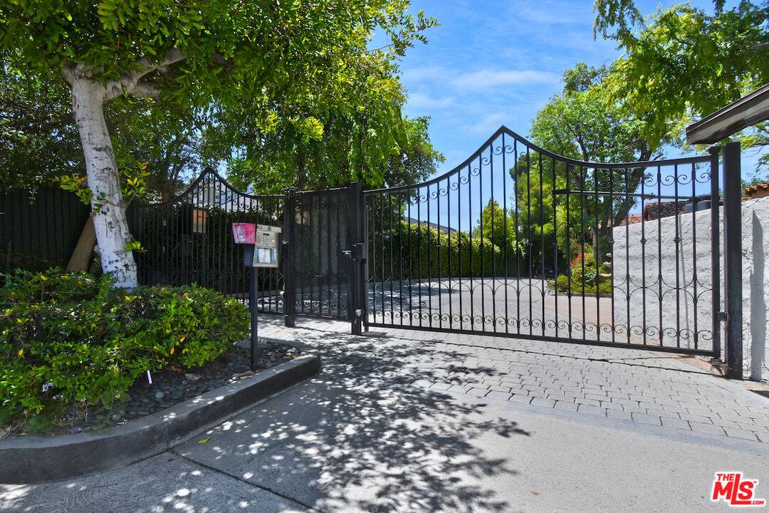 Encino, CA 91436,4953 Hayvenhurst Ave