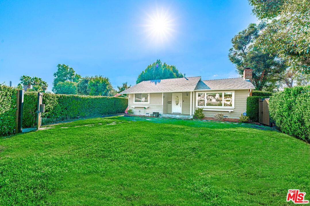 5353 Don Pio Dr, Woodland Hills, CA 91364