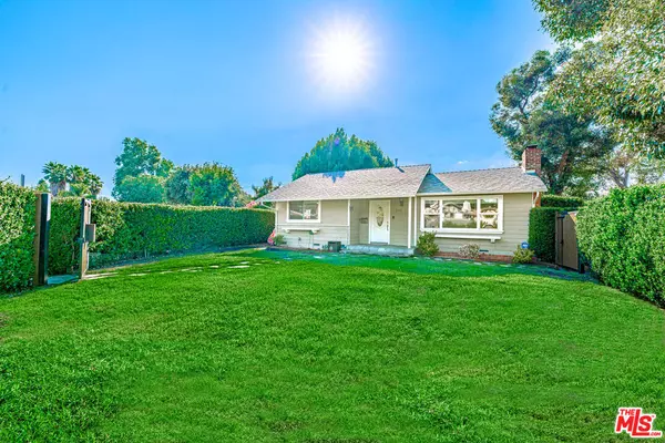 5353 Don Pio Dr, Woodland Hills, CA 91364